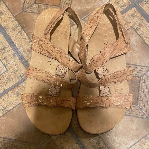 Vionic women sandals - Picture 1 of 3